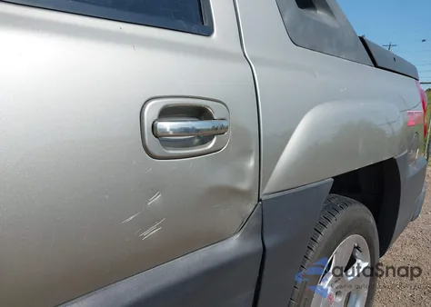 2003 Chevrolet Avalanche 1500 из США, поврежденный, VIN 3GNEC13T83G244740